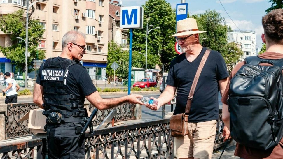 Apă gratuită în București în zilele toride. Harta completă a celor 113 cișmele publice: ce măsuri ia primăria 