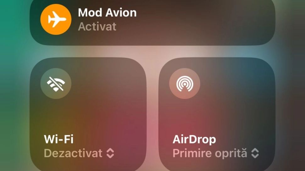 Atenție la setarea "mod avion" în timpul zborului. Câteva sfaturi pentru o vacanță fără cheltuieli neașteptate