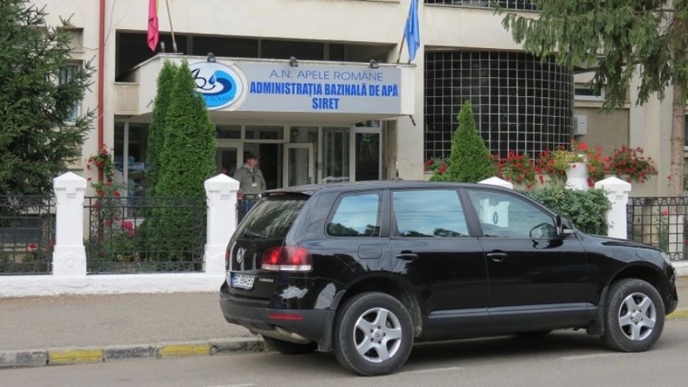 Sporuri pentru „complexitatea muncii” pentru femeia de serviciu și șoferii. Dezmăț salarial la Administrația Bazinală a Apelor Siret