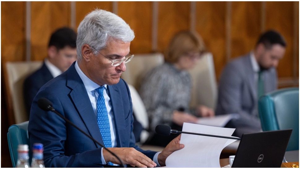 Ministrul Pâslaru se ține de "poliția modei", dar are zero realizări în absorbția fondurilor europene