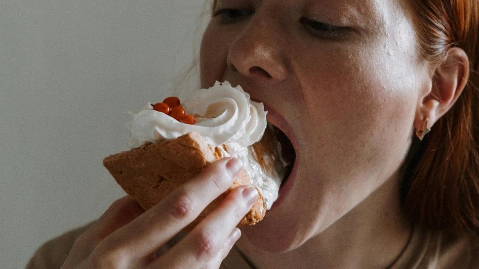 Ce afecțiuni poate ascunde pofta de dulce și de sărat. Semnele prin care organismul îți cere ajutor