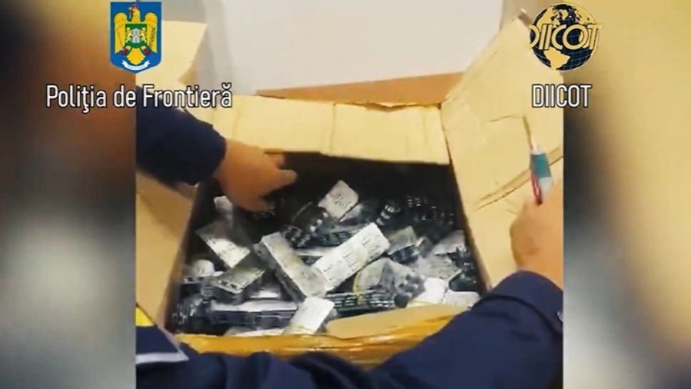 ȘOCANT! Polițist de frontieră, traficant de DROGURI în timpul liber: bărbatul, ajutat de soția sa 