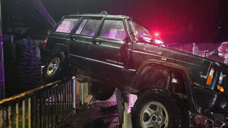 Accident grav în judeţul Bistriţa-Năsăud. Cinci minori și trei adulți, transportați la spital cu mai multe răni