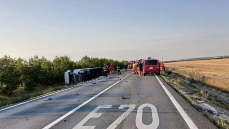 Tragedie în Timiș. O persoană a murit și două au fost rănite în urma impactului dintre două camioane și o mașină 