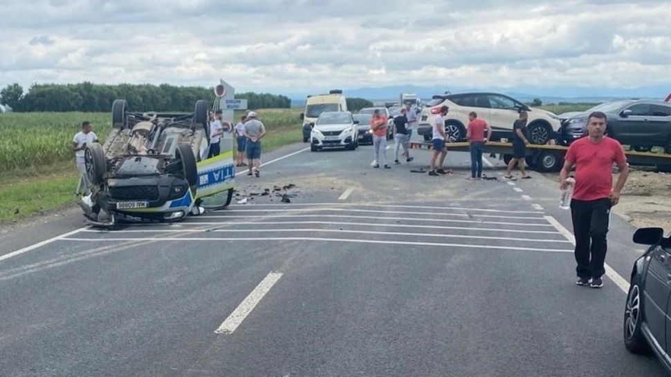 Autospecială de Poliție, implicată într-un accident grav în Timiș! Un agent este rănit. A fost solicitat elicopterul SMURD-VIDEO