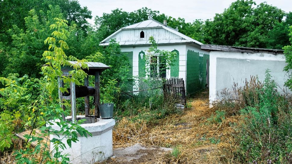 Drama proprietarilor fără curți „pe acte”. Cum oferă Legea 87/2020 o cale de ieșire dintr-o absurditate juridică românească