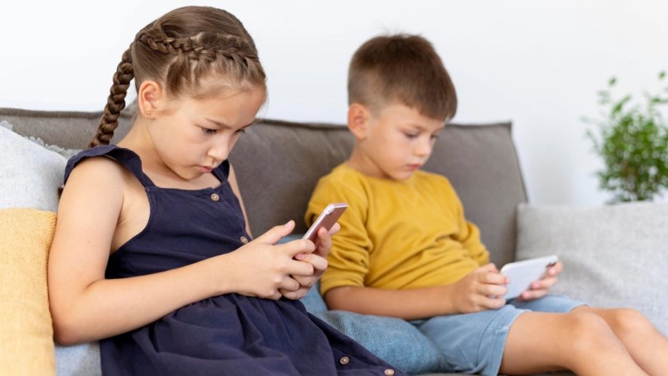 Comisia Europeană, noi măsuri pentru limitarea accesului minorilor la rețelele sociale