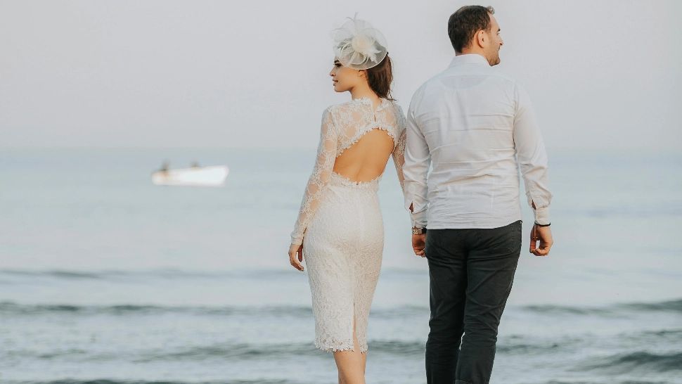 Semnele clare că partenerul tău ar putea fi atras de altcineva. Când ar trebui să te pună pe gânduri aceste comportamente