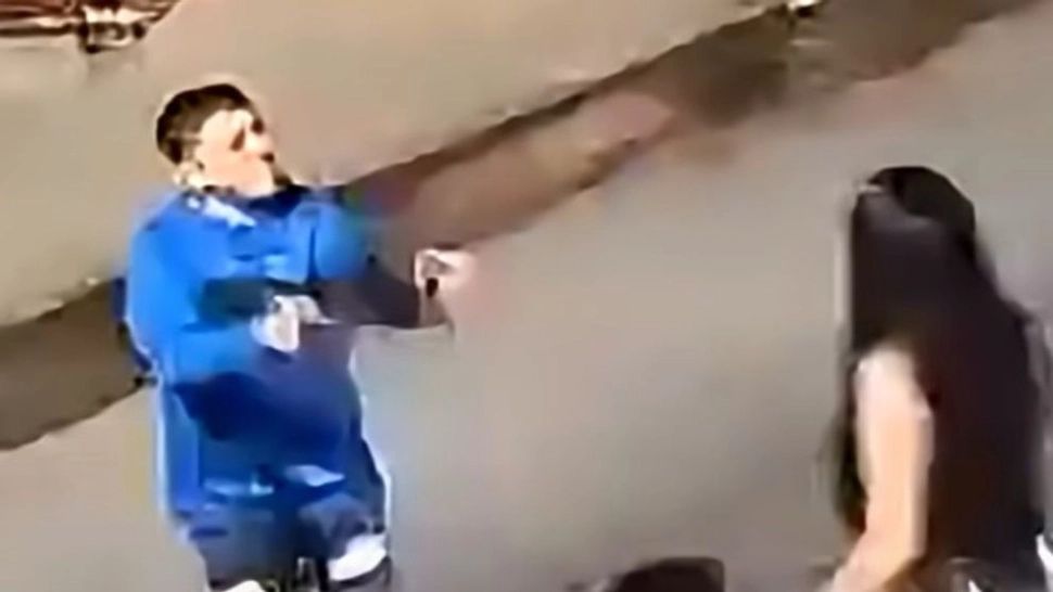 Crimă în plină zi: o tânără a fost ucisă cu sânge rece în stradă, sub privirile trecătorilor. Karla avea 28 de ani - VIDEO