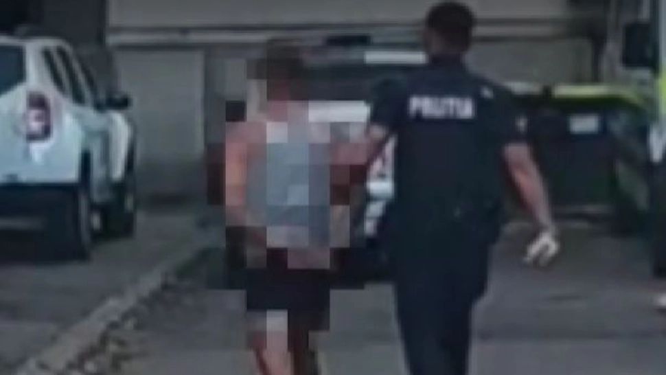 Un bărbat a fost arestat după ce a încălcat ordinul de protecție pentru a-și vedea copiii. Acesta a invocat motivul că îi este dor