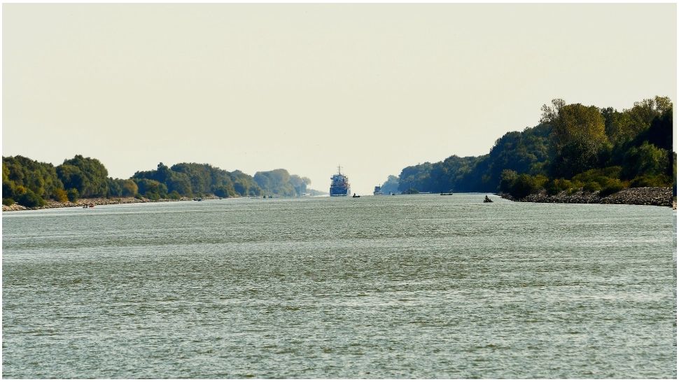 Navigație dificilă în Delta Dunării din cauza cotelor scăzute ale apelor. Avertismentul specialiștilor pentru conducătorii de ambarcaţiuni