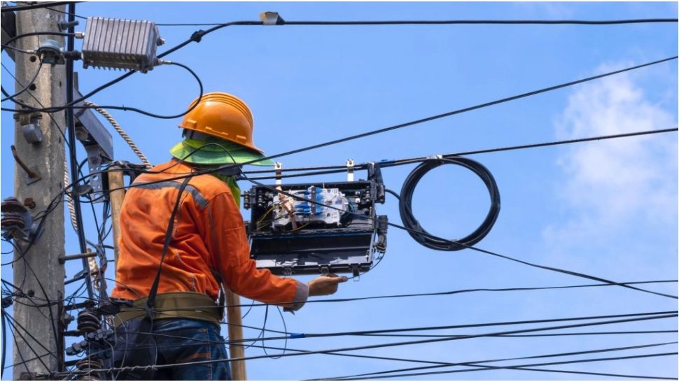 Incident tragic în Timiș! Un bărbat a murit în timp ce repara o linie de electricitate avariată 