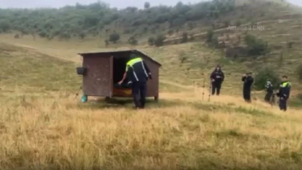 Mama femeii omorâte de Emil Gânj, acuzații grave la adresa polițiștilor: „Lăsau mașina în fața casei și plecau!”. Criminalul este de negăsit