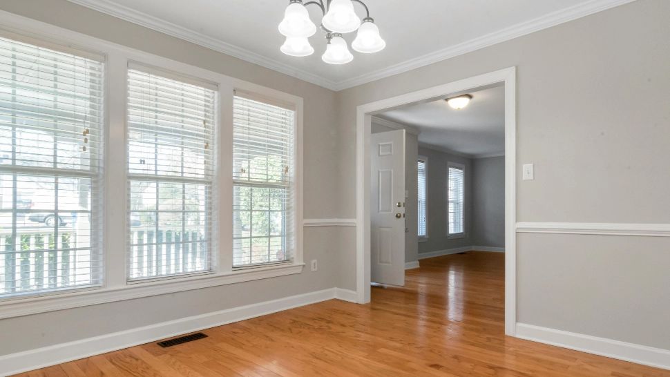 Cum să cureți petele de var de pe geamuri și suprafețe. Soluții naturale la îndemâna oricui