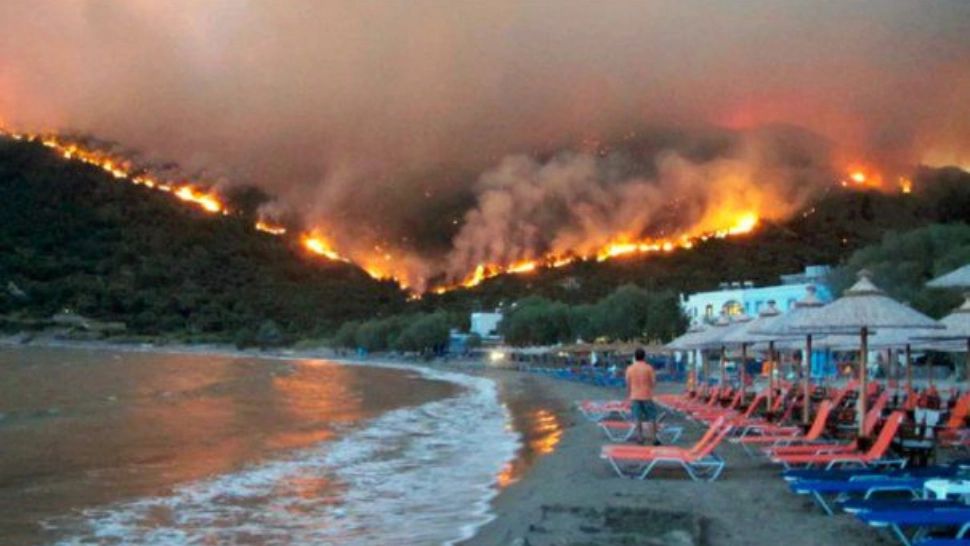 Grecia și Turcia, în continuare devastate de incendii violente. Doi oameni și-au pierdut viața în Izmir