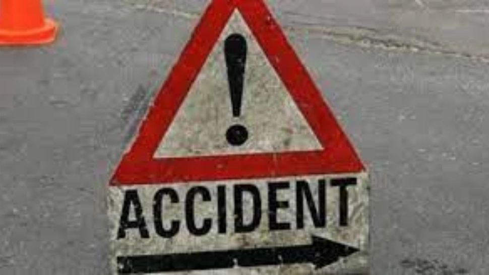 Copil de aproape trei ani, lovit de o mașină după ce a ieșit nesupravegheat în stradă