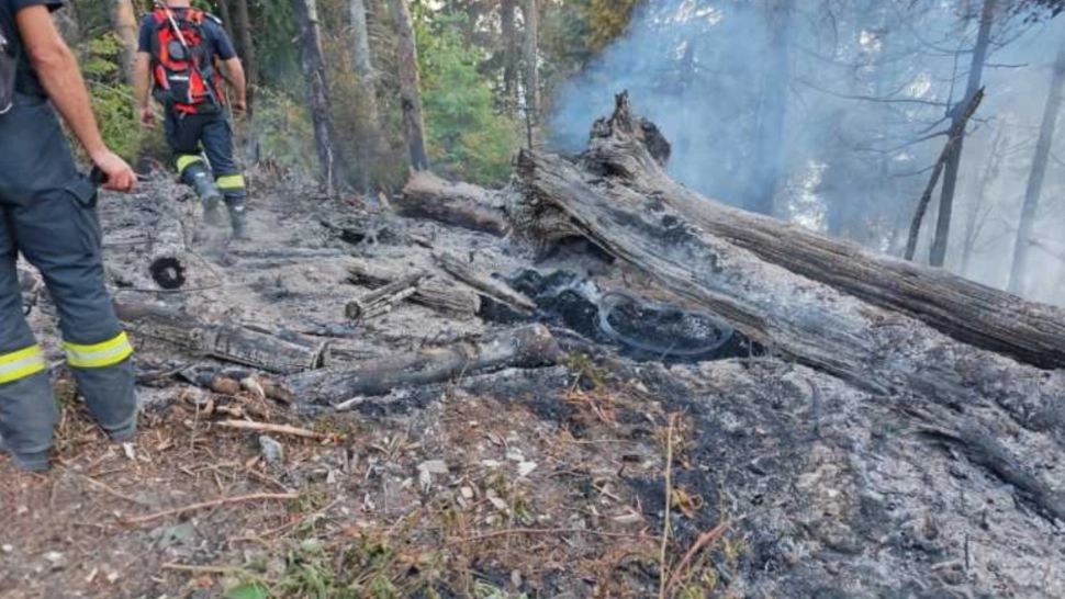 Incendiu de proporții în Munții Țibleș! Intervine elicopterul Black Hawk pentru stingerea flăcărilor 