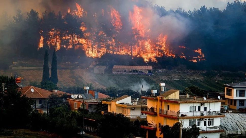 Turcia arde ca o torță! Un bărbat a murit într-un incendiu care a izbucnit în provincia Izmir 