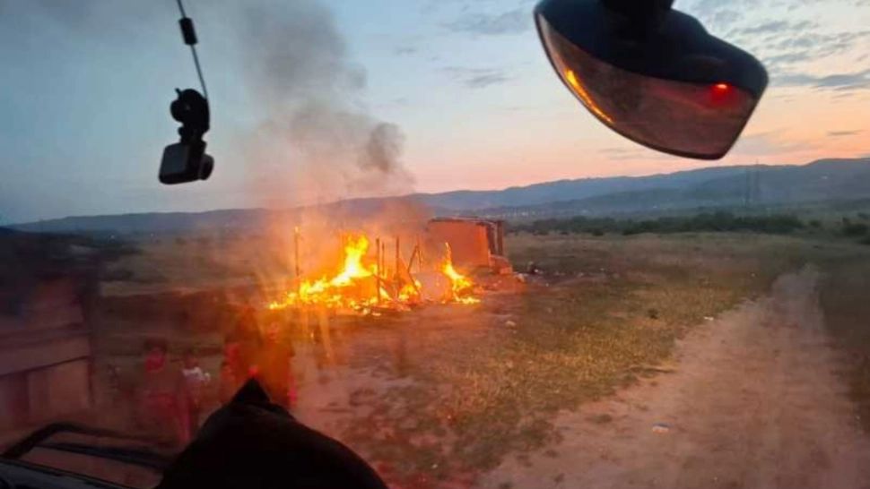 Tragedie în Bihor! Bebeluș decedat în urma unui incendiu provocat de o candelă improvizată