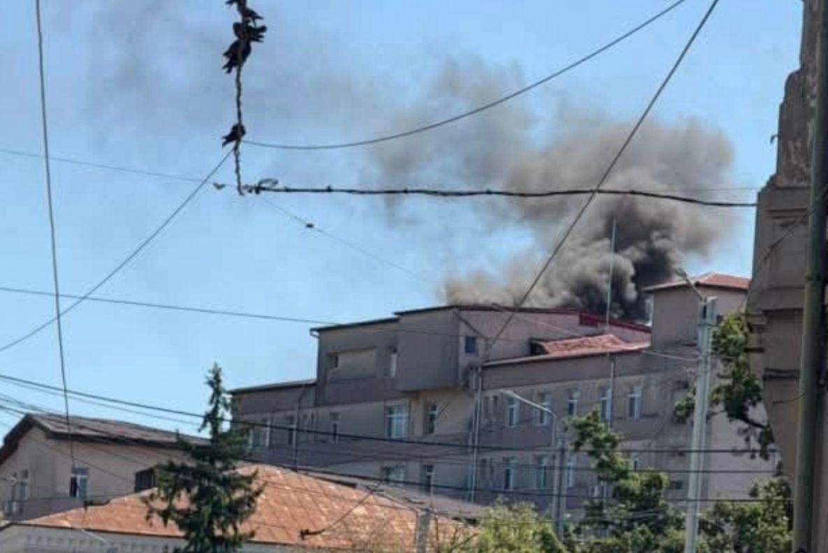 Incendiul de la Maternitatea Cuza Vodă Iași: Femeie în travaliu și nou-născuți de la ATI, transferați de urgență. O persoană, intoxicată cu fum