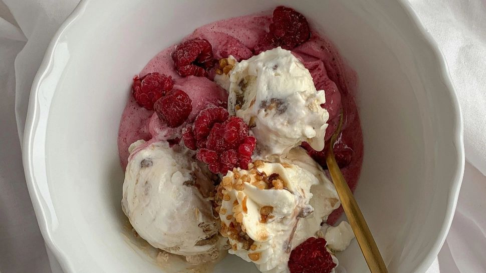 Cum să prepari înghețată bio. Rețeta care te va cuceri. Nu conține coloranți și este perfectă pentru copii