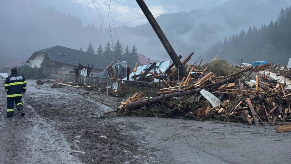 Noi avertizări cod PORTOCALIU de precipitații abundente și furtuni. Unde lovește furia naturii?