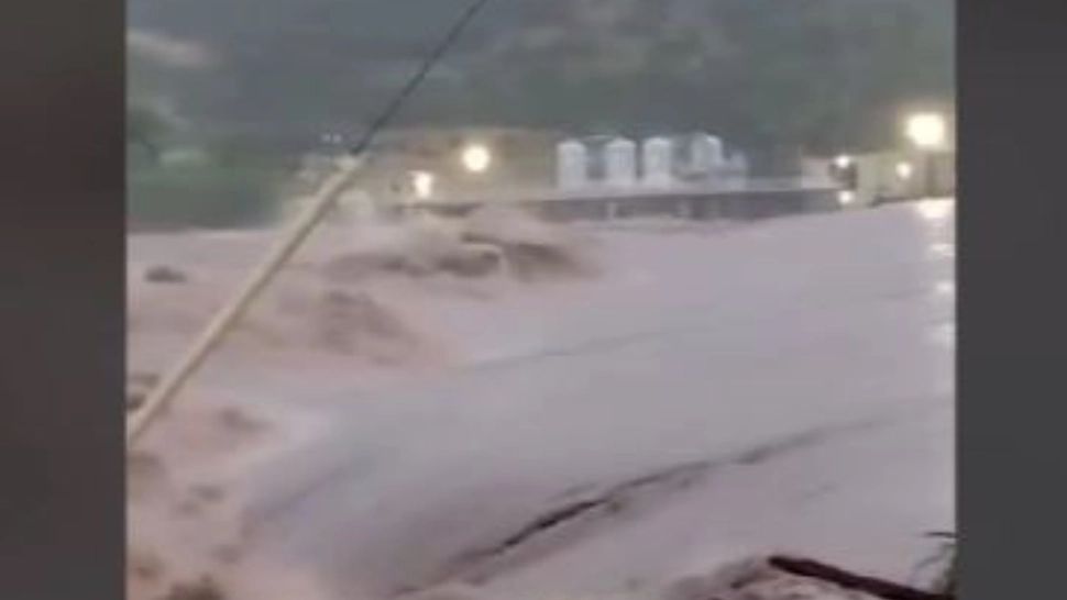 Peste 80 de morți și zeci de răniți după inundațiile catastrofale. Stare de urgență: apele au măturat totul în cale