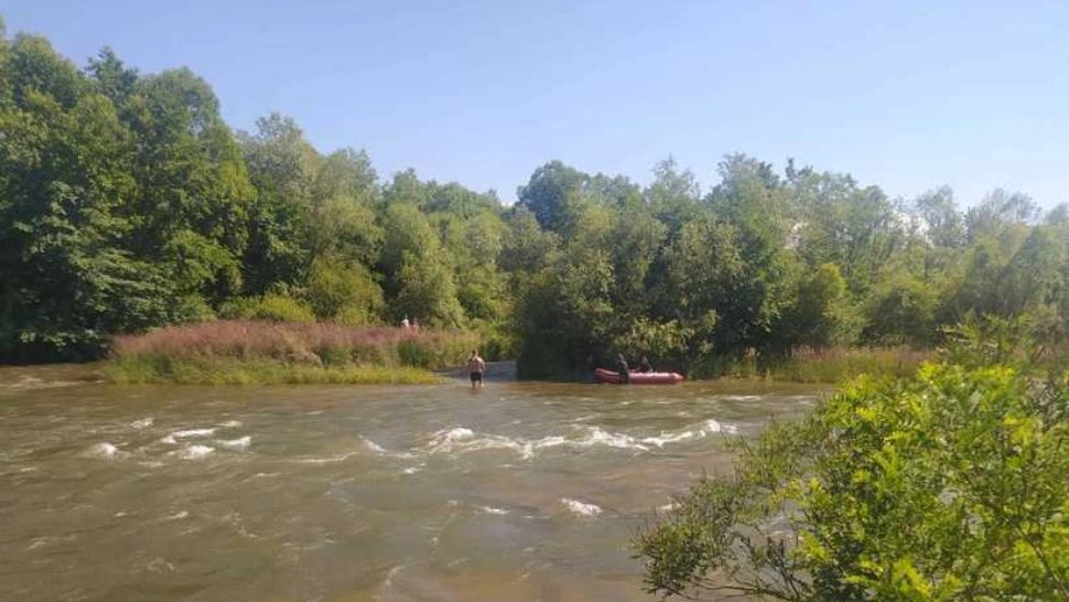 Un adolescent de 15 ani s-a înecat într-un bazin industrial din Argeș. Tânărul se afla la scăldat cu un prieten
