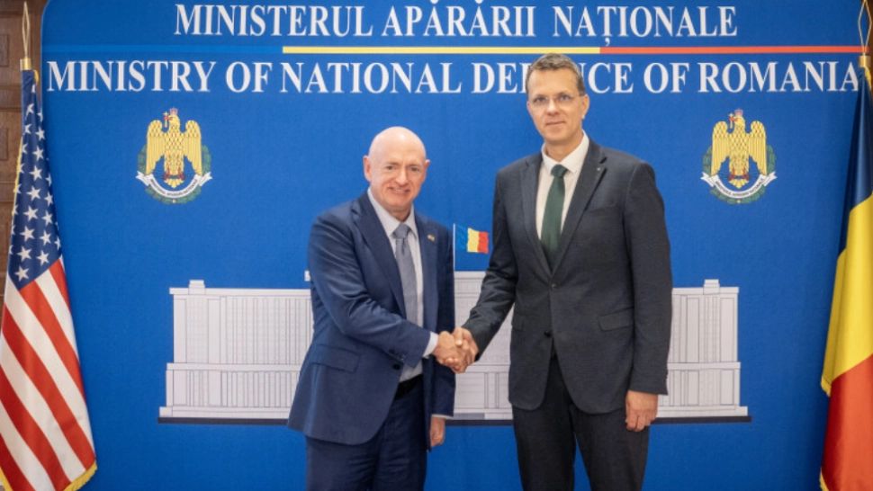 Parteneriatul Strategic dintre România și SUA, discutat în cadrul întâlnirii dintre ministrul Apărării și senatorul american Mark Kelly