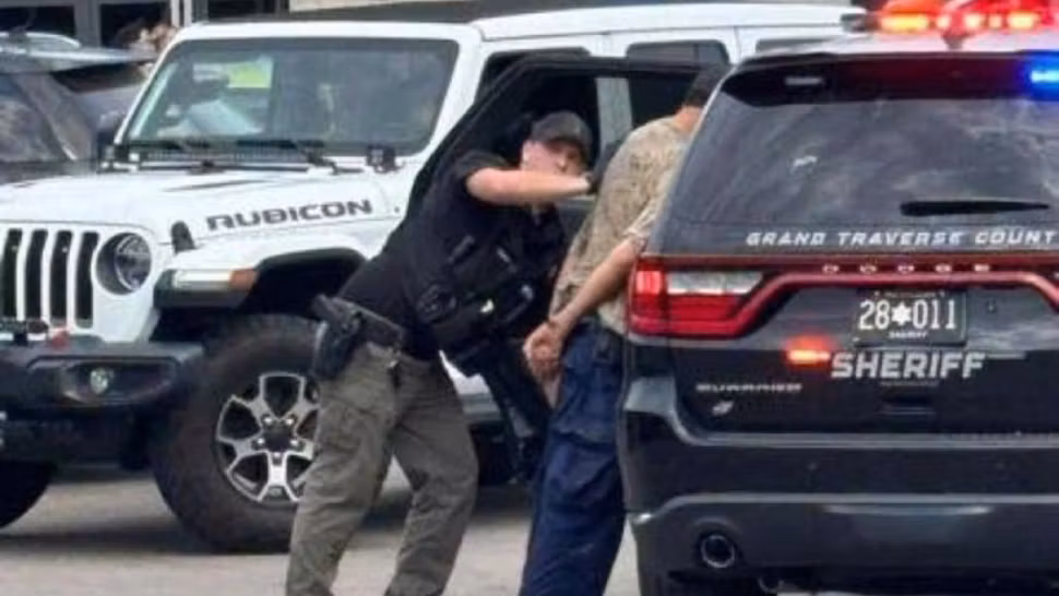 Atac cu cuțitul în fața unui supermarket din SUA: cel puțin 11 persoane înjunghiate, unele în stare gravă