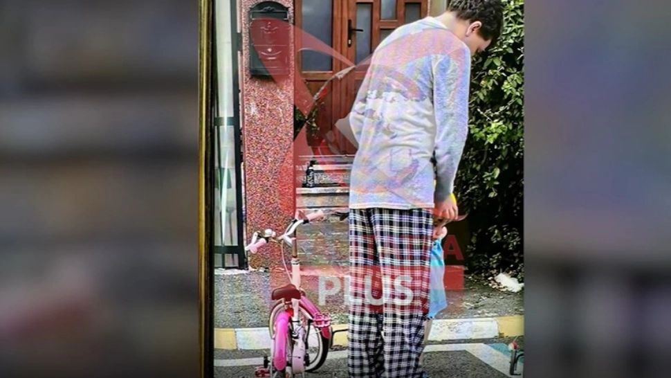 Imaginile zilei cu Nicușor Dan în papuci și pijamale