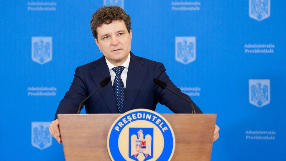 Nicuşor Dan: ”Principalul motiv pentru care tot mai mulţi români idealizează comunismul este dezamăgirea profundă faţă de clasa politică”