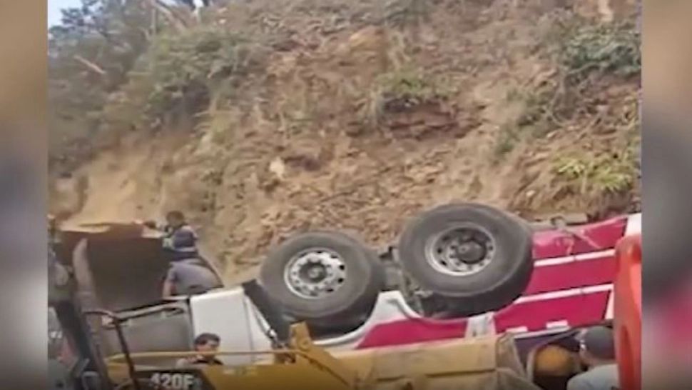 Autobuz căzut în prăpastie. 18 pasageri au MURIT în Peru