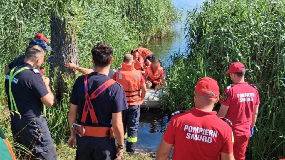 Pescar în pericol de moarte, după ce barca i-a explodat pe un iaz din Suceava. Clipe de coșmar pentru bărbatul de 24 de ani