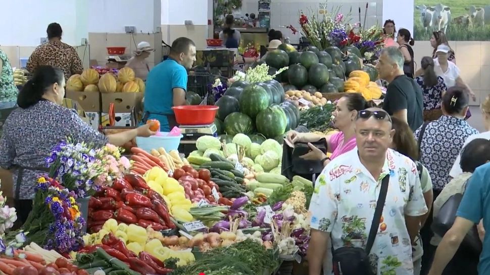 Austeritatea lui Bolojan. Nababii se lăfăie în lux, românii fac foamea VIDEO