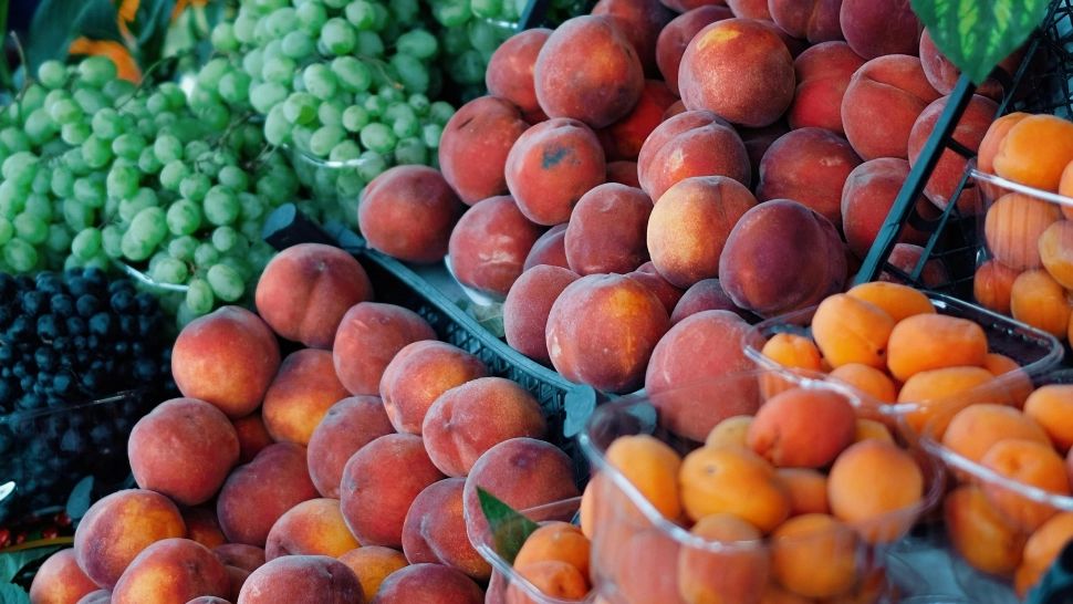 Ce se întâmplă în corp dacă manânci zilnic piersici. Ce spun specialiștii!