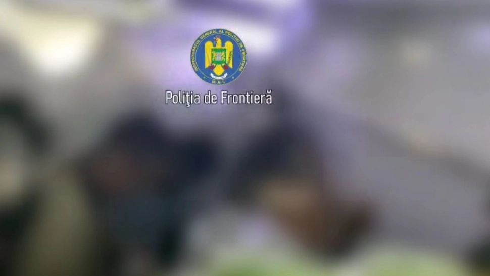 Tentativă de trecere frauduloasă: cincisprezece migranți, ascunși într-un microbuz cu legume