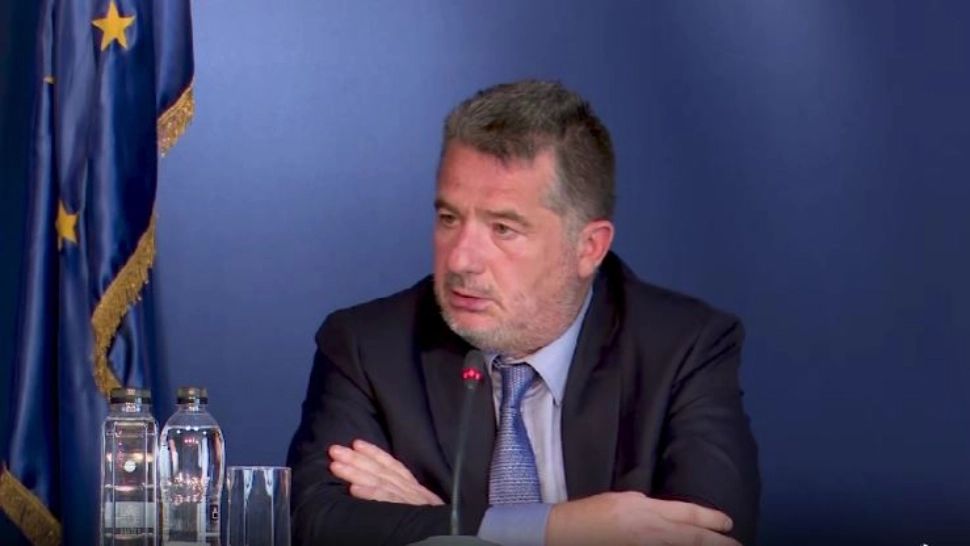 Salariul directorului milionar de la CFR Călători, cu case în Dubai, va fi redus cu 10%