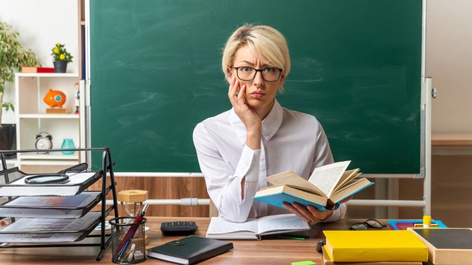 Scandal în Iași, după ce o profesora a fost acuzată că bloca semnalul telefoanelor în timpul examenelor: „Nu am putut să-mi sun mama, care era grav bolnavă”