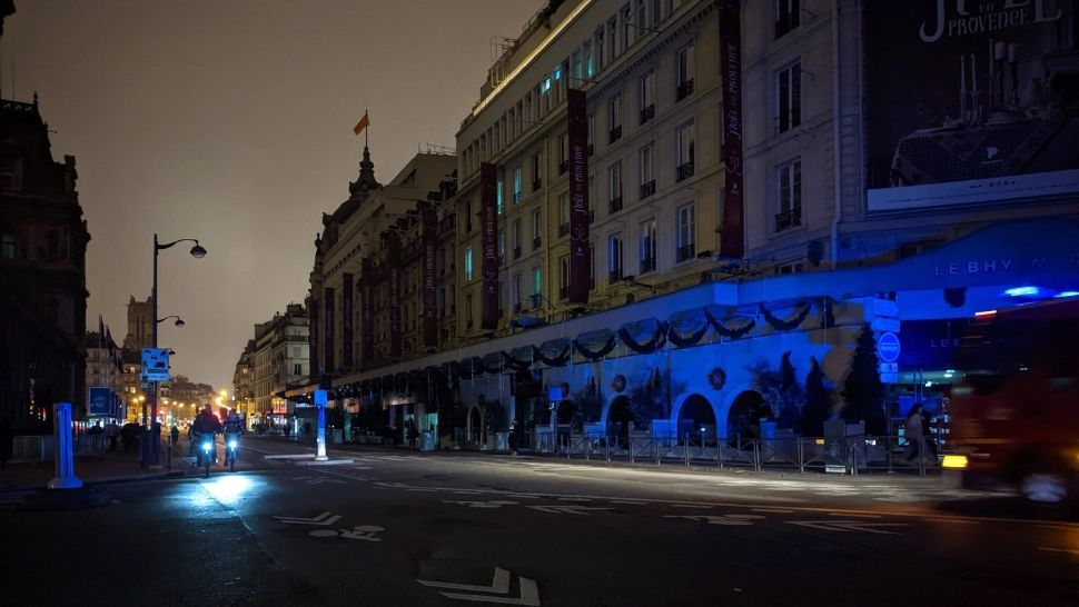 Canicula a lăsat Parisul în beznă. Cablurile de electricitate s-au rupt de la temperaturile ridicate