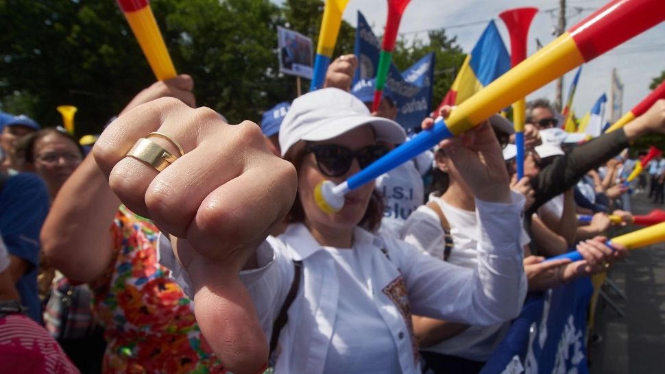 Profesorii pregătesc un protest masiv în fața Parlamentului: „Tot acest pachet amplu va sufoca învățământul, va face implozie”