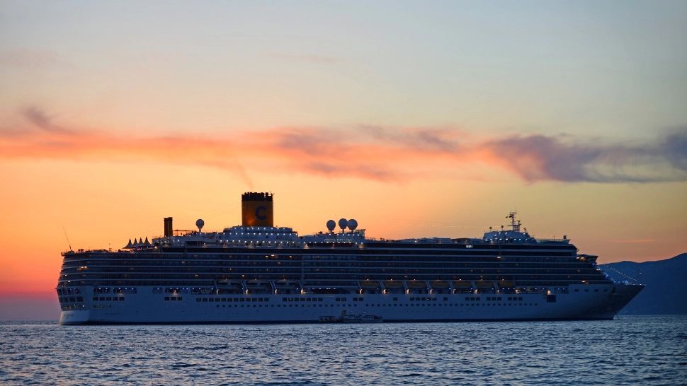 O nouă TAXĂ pentru turiștii români din Grecia: decizia a intrat în vigoare chiar astăzi