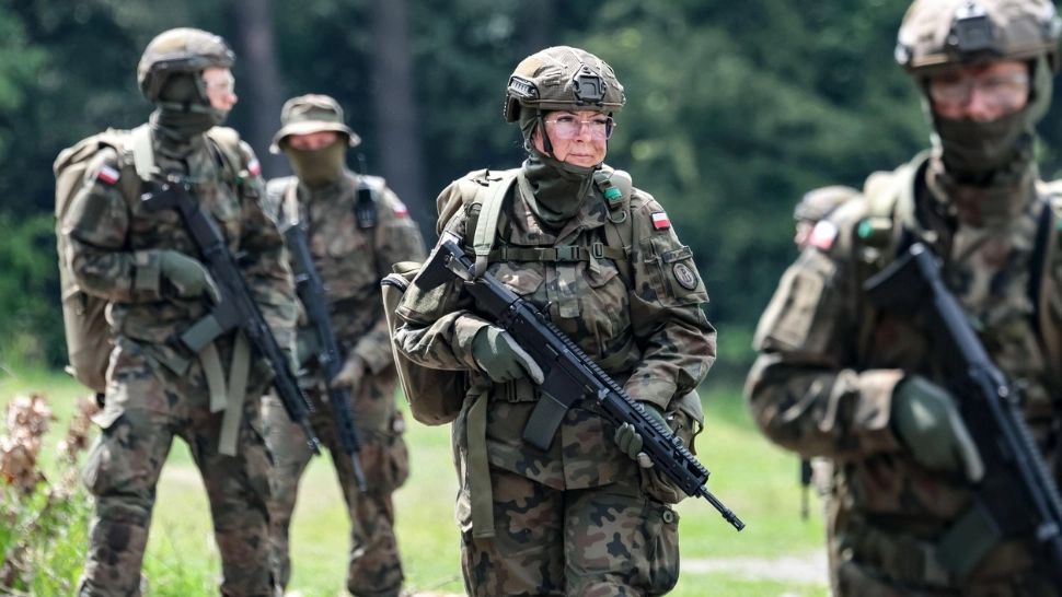 Polonia mobilizează 5.000 de militari la granița cu Germania. Tensiuni majore în criza migranților din Europa