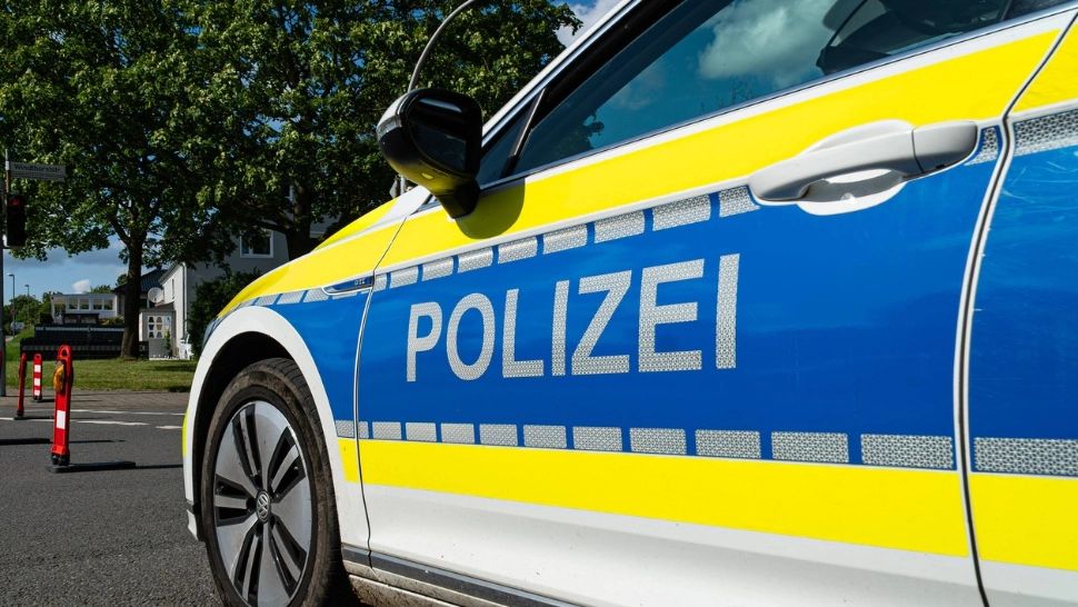 Escrocheria cu polițiștii falși a pus pe jar autoritățile din Germania. Escrocii construiesc adevărate scenarii aparent credibile