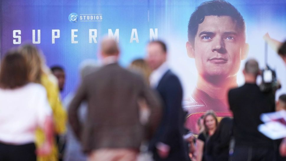 Superman a ajuns imigrant în America. Noua peliculă împarte SUA în două prin ideologia „woke” promovată