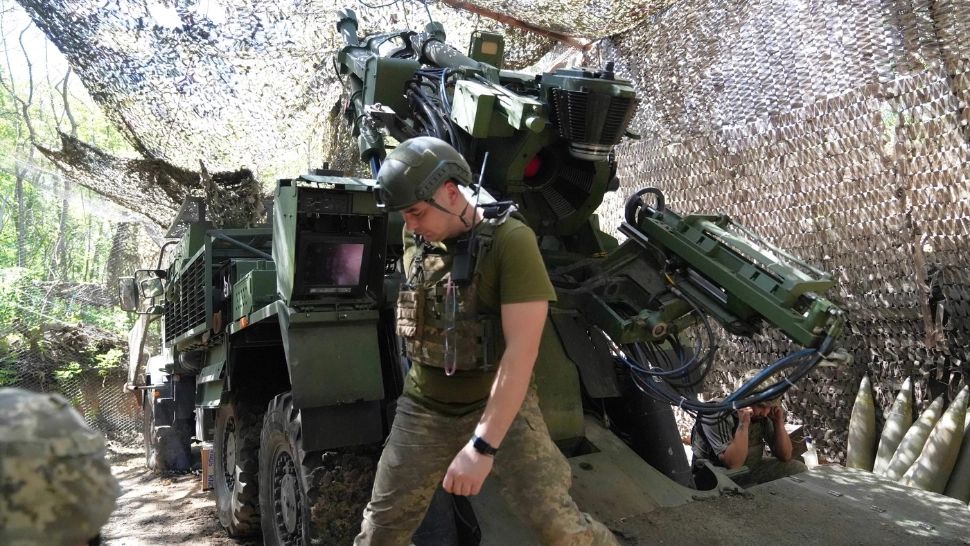 Ce metode au găsit ucrainenii de a fenta înrolarea: de la căsătorii cu femei cu dizabilități la mită pentru scutiri medicale