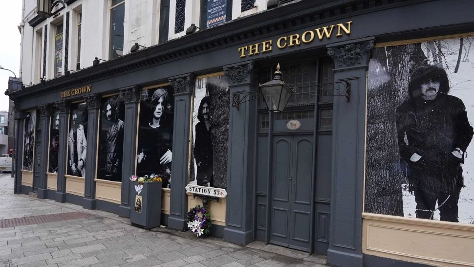 Fanii lui Ozzy Osbourne îi pot aduce un ultim omagiu atunci miercuri. Cortegiul rockerului va străbate orașul natal Birmingham