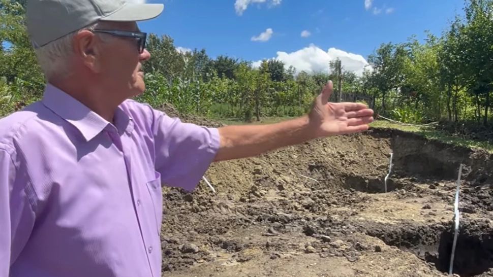 Revoltă într-un sat din Vaslui în legătură cu instalarea unui releu de telefonie mobilă. „Acele radiații ne vor îmbolnăvi”