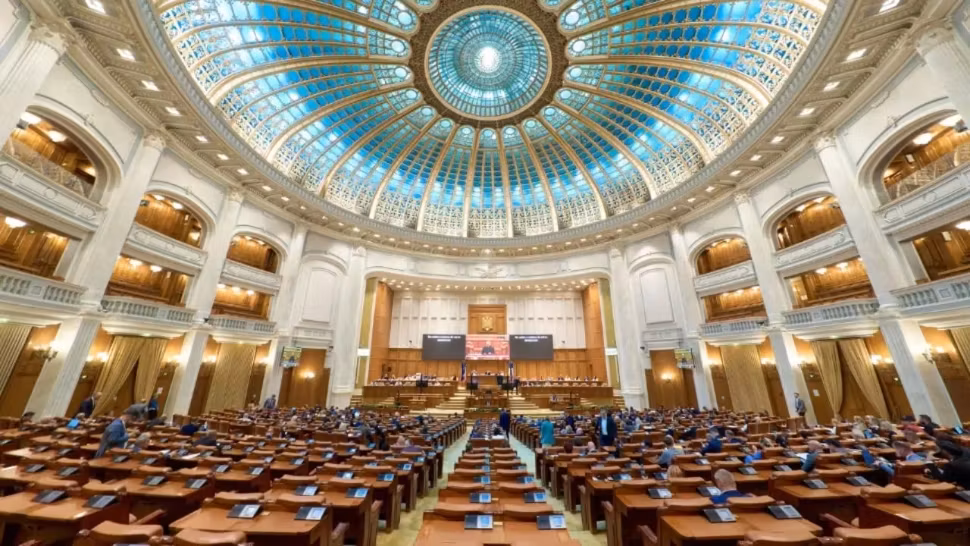 Senatul a spus „da” prin tăcere: proiectul pentru reducerea la 300 a numărului de parlamentari a fost adoptat tacit