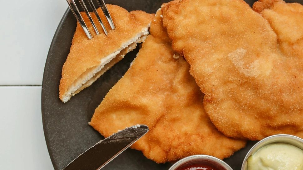 Cu ce poți înlocui făină când prepari pui sau pește pane. Este mai sănătos, gustos și vei obține un preparat crocant